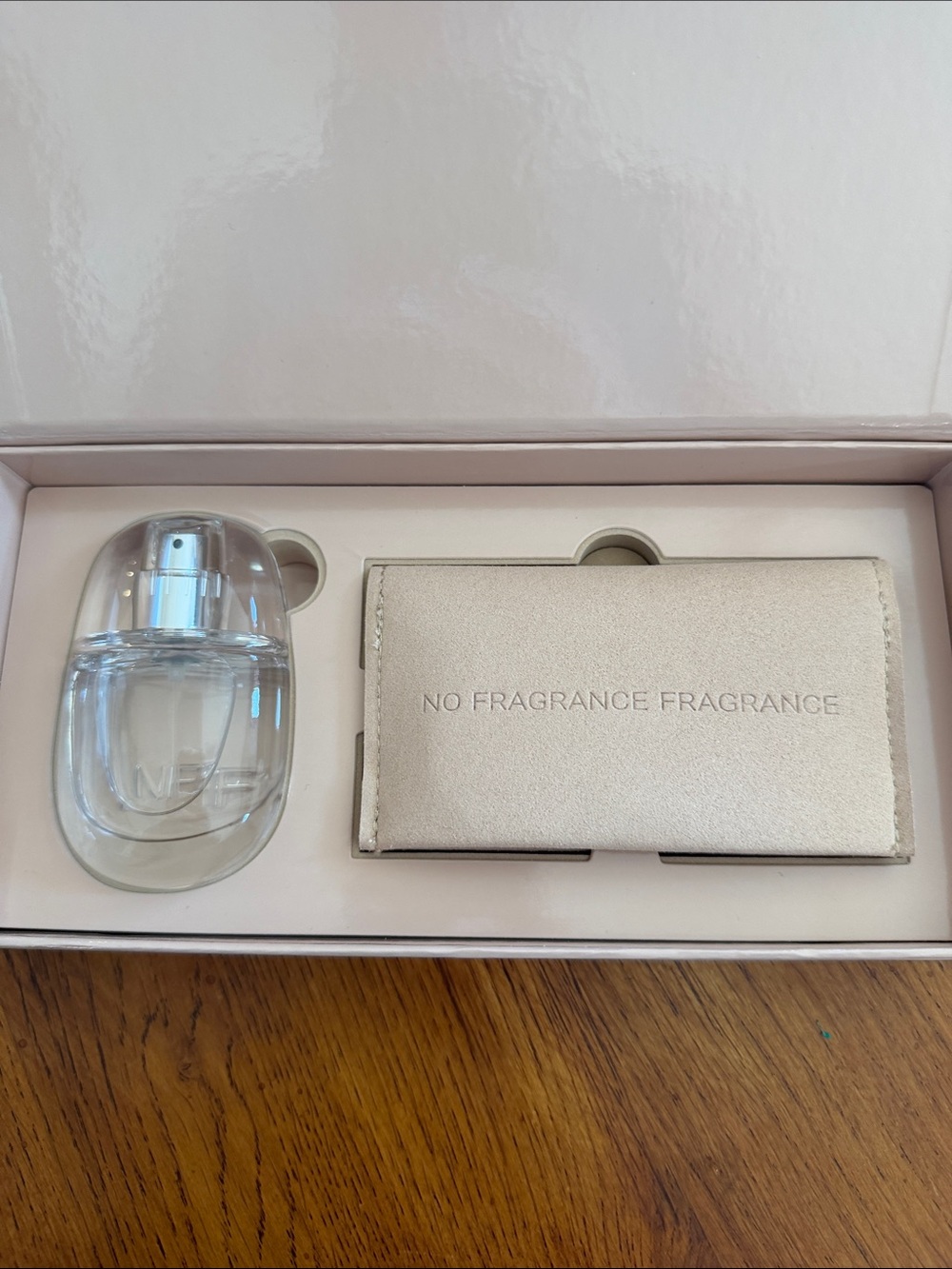 No Fragrance Fragrance perfume and holder